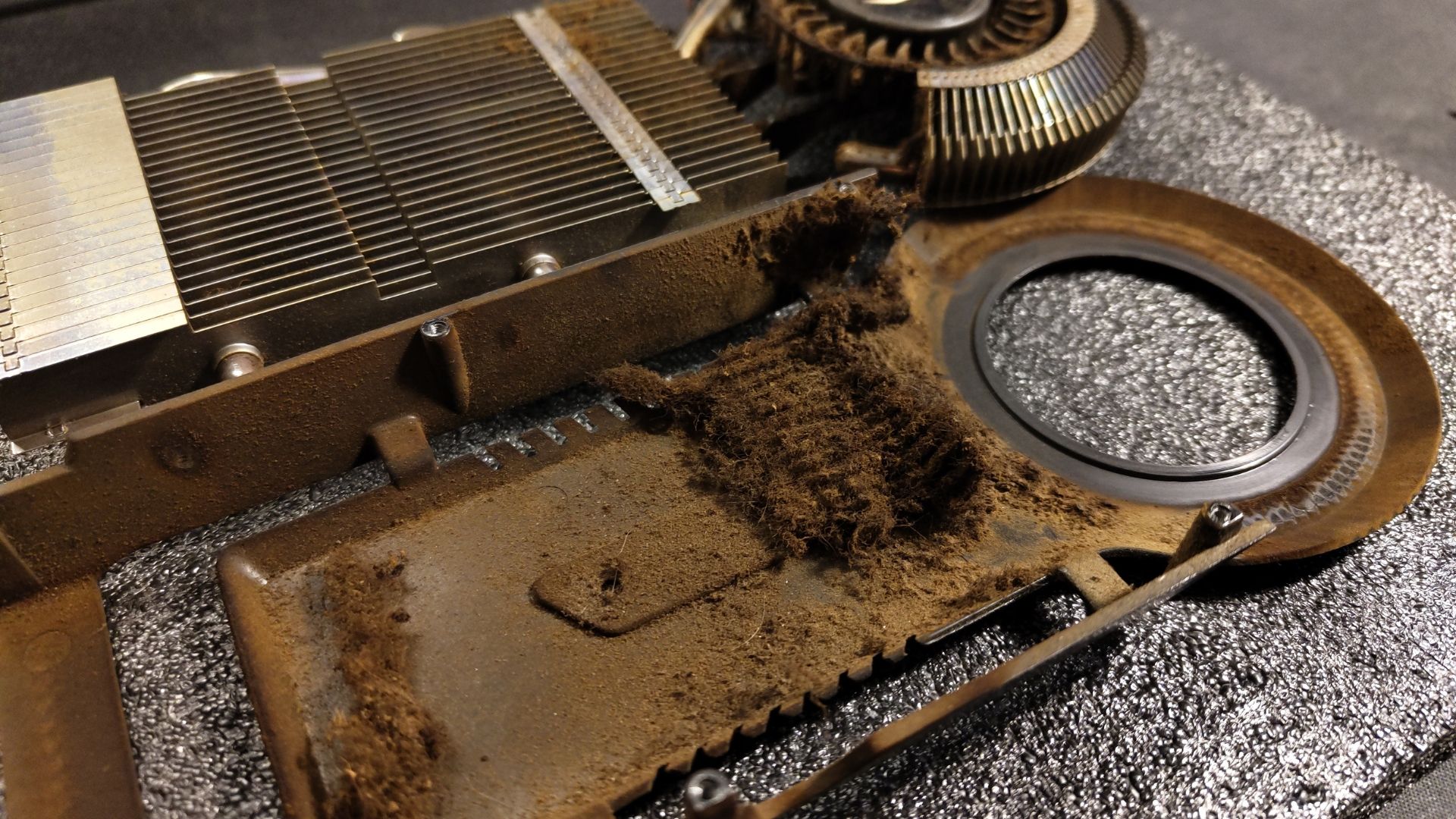 Computer tech refurbs GPU clogged with tar and nicotine from 17 years of use by a smoker — 'I am not blowing on that; I’m getting cancer from this' says repair 