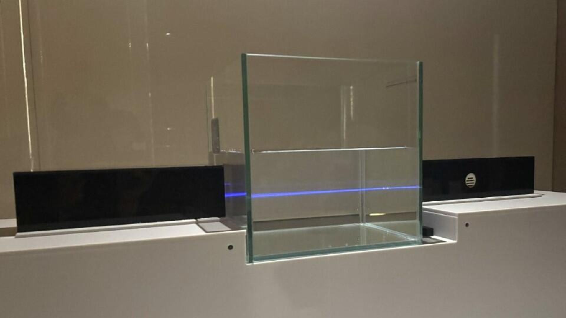 Kyocera develops wireless underwater communications tech that uses lasers to hit 5.2 Gbps — optical approach advances underwater drone comms, boasts blistering Kyocera develops wireless underwater communications tech that uses lasers to hit 5.2 Gbps — optical approach advances underwater drone comms, boasts blistering