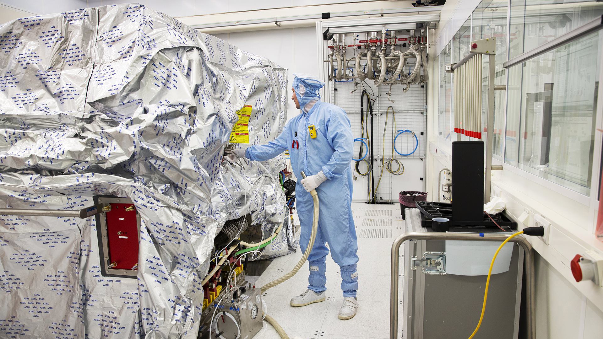 ASML allegedly offered to spy on China for the US — company proposed being 'Washington’s eyes and ears in China' after breaking gentlemen’s agreement on limitin ASML allegedly offered to spy on China for the US — company proposed being 'Washington’s eyes and ears in China' after breaking gentlemen’s agreement on limitin