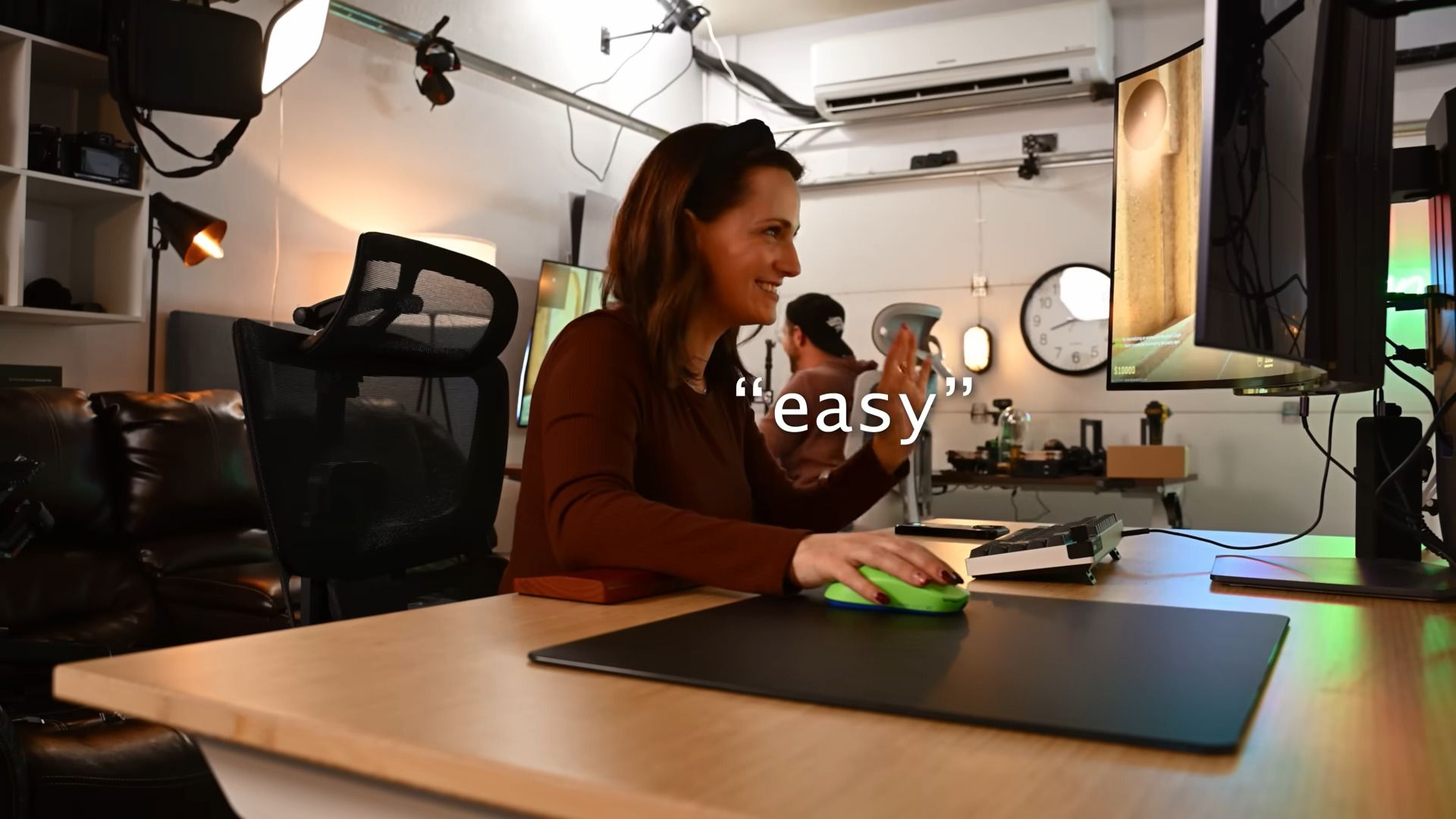 Motorized aim assist system uses a moving mousepad for laser-accurate headshots — a cannibalized GRBL drawing system and computer vision software deliver perfec