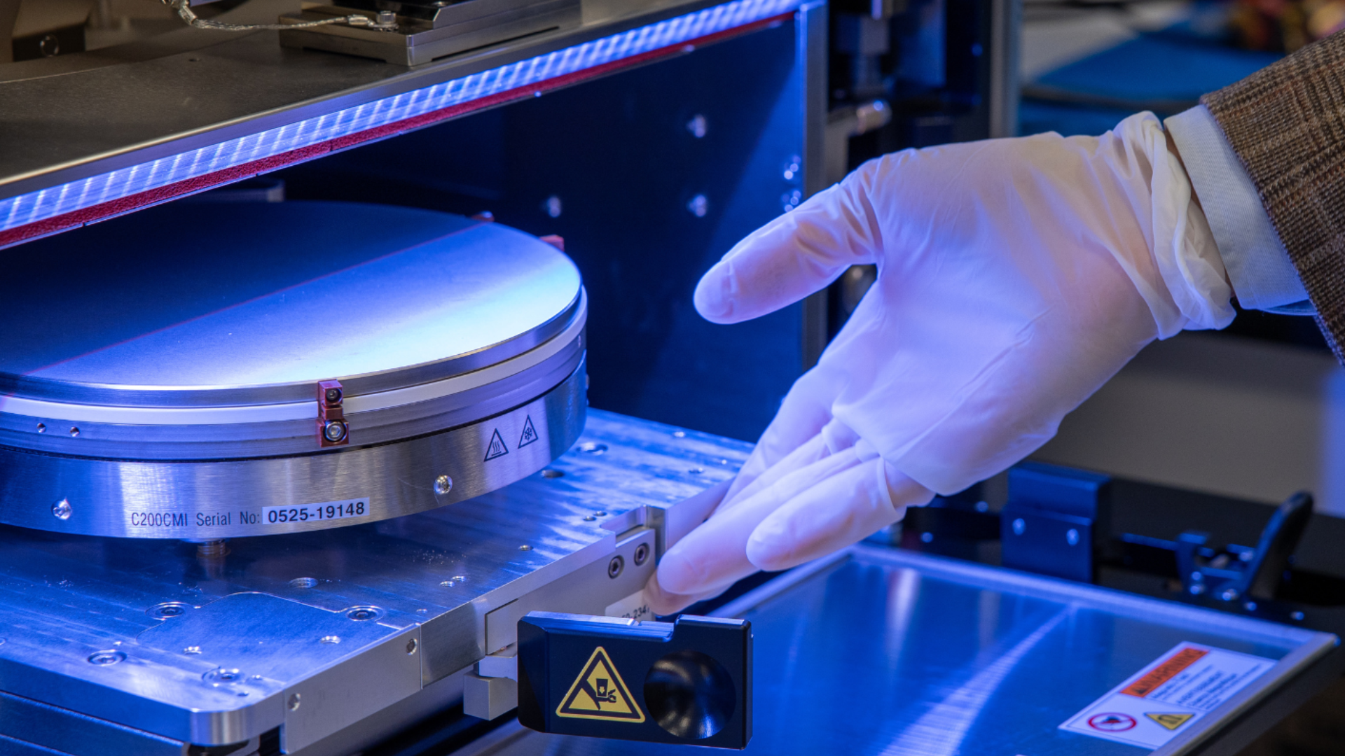 First truly 3D chip fabbed at US foundry, features carbon nanotube transistors and RAM on a single die — future devices could have up to 1000x improvement in en