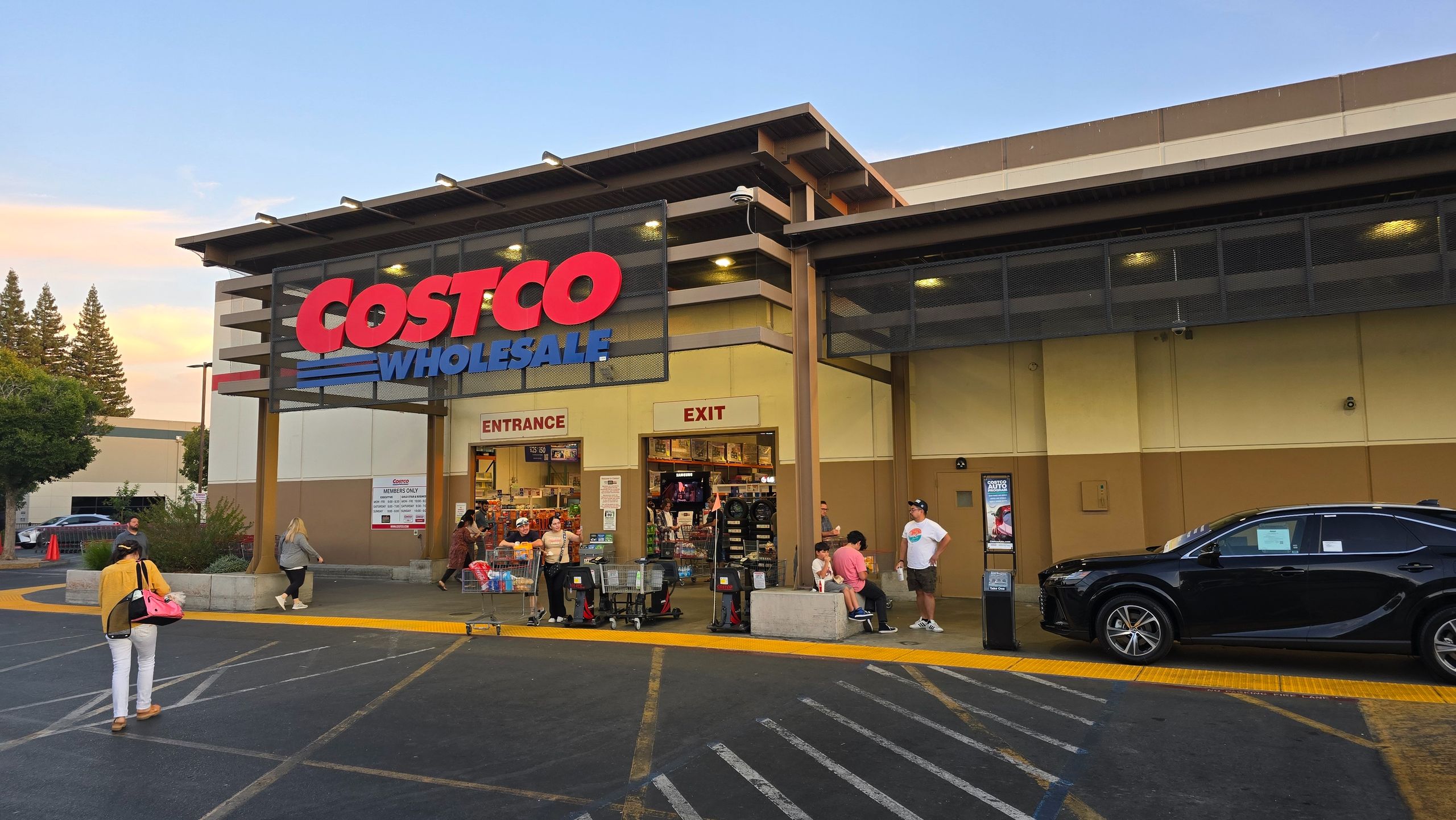 Costco reportedly removes RAM from its display PCs to prevent tech-savvy shoplifters, customers claim — GPUs also absent across stores as PC parts become a hot Costco reportedly removes RAM from its display PCs to prevent tech-savvy shoplifters, customers claim — GPUs also absent across stores as PC parts become a hot