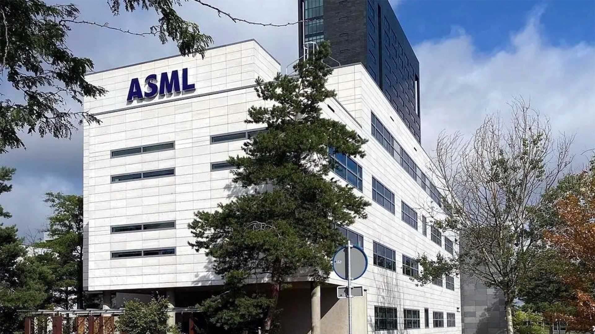 Despite AI chip boom and record high stock price, ASML to lay off employees — company to streamline IT and Technology departments, proposed cuts mostly affect l Despite AI chip boom and record high stock price, ASML to lay off employees — company to streamline IT and Technology departments, proposed cuts mostly affect l