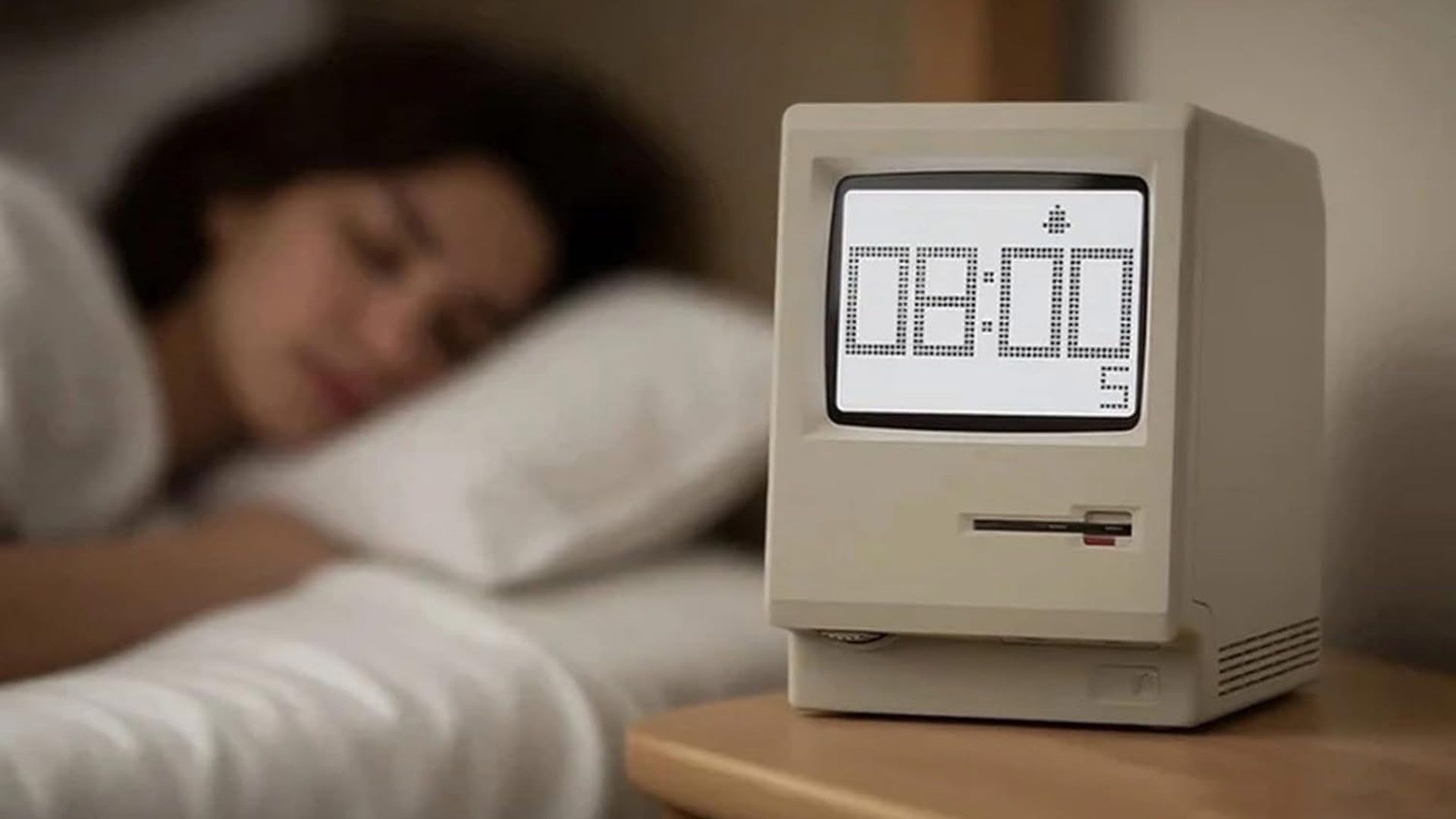 Tiny Mac look-a-like alarm clock transformed to run real Mac software