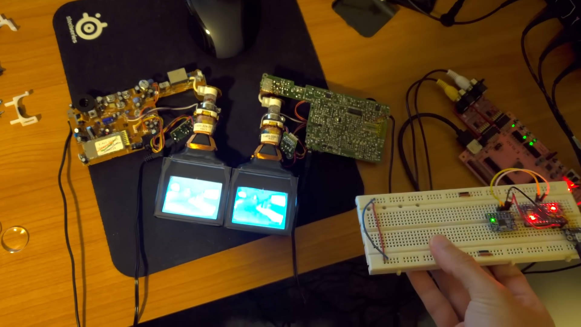 Tinkerer builds VR headset with CRTs repurposed from Sony Watchman — makeshift VR rig isn't the sharpest, but eliminates screen-door effect Tinkerer builds VR headset with CRTs repurposed from Sony Watchman — makeshift VR rig isn't the sharpest, but eliminates screen-door effect