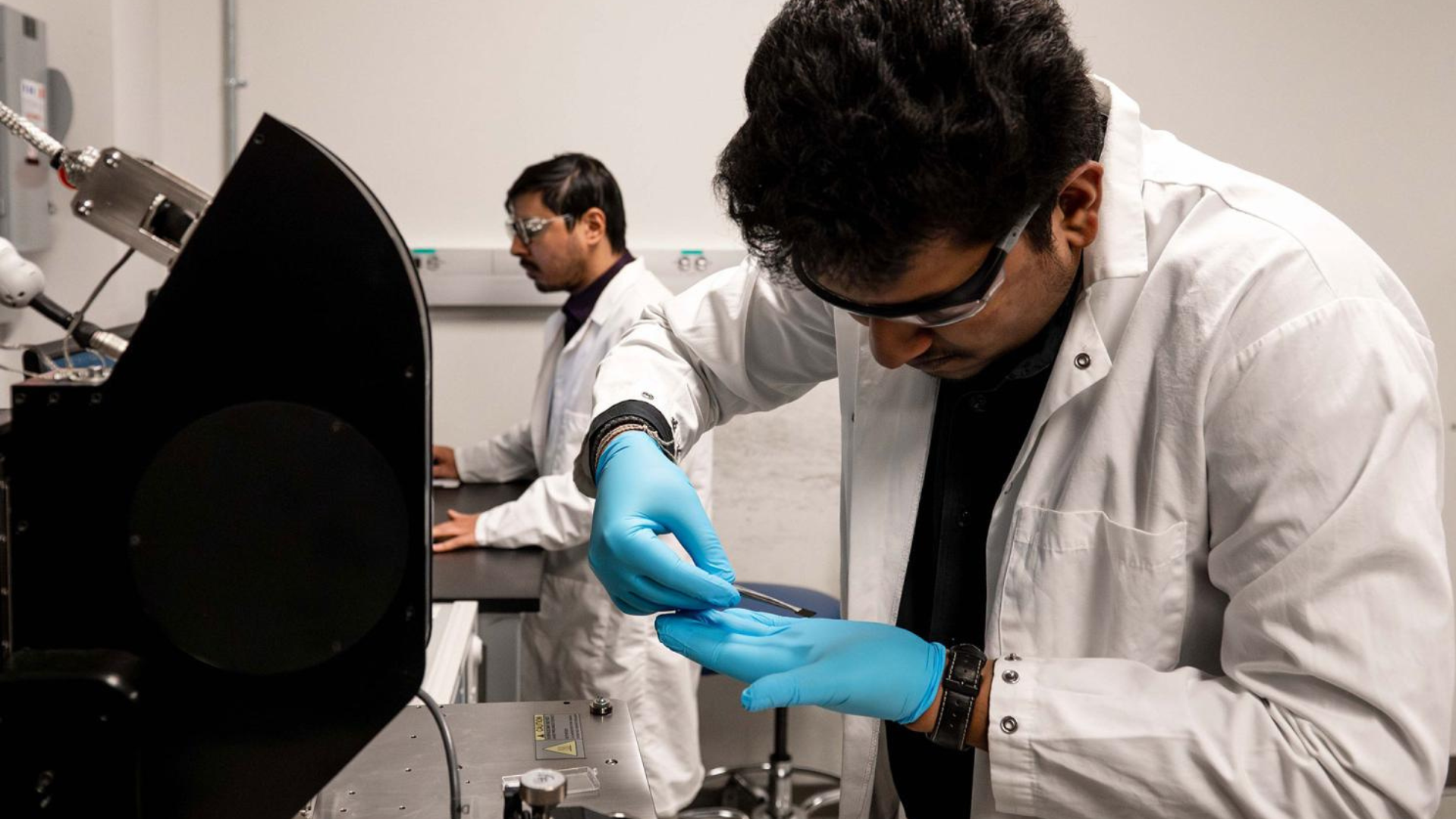 Researchers build atom-thin 2D thermometers that can be embedded directly in processors — can detect temperature changes in 100 nanoseconds, millions of times f