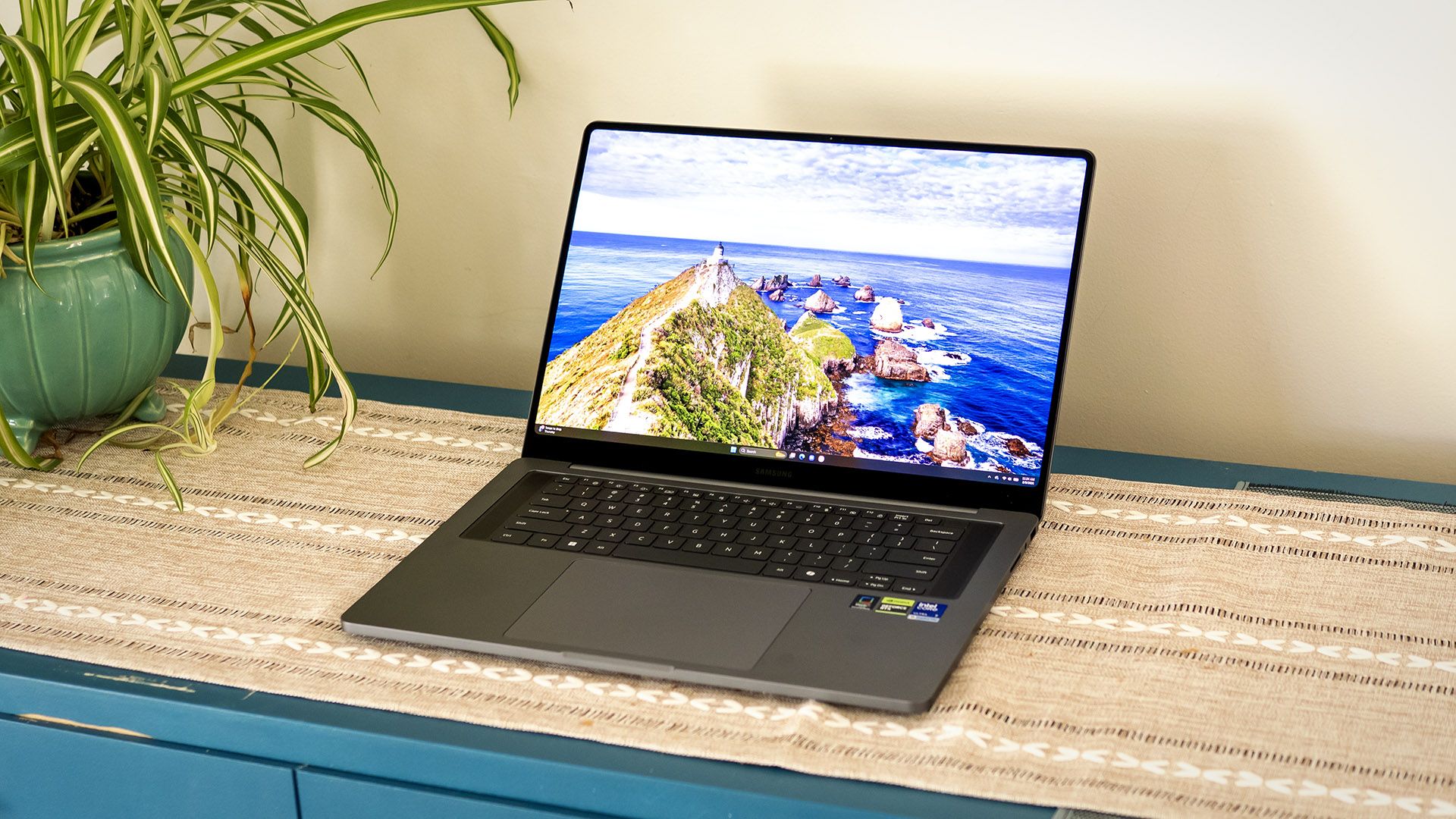 Microsoft says, for once, Windows update isn't to blame for Galaxy Book4 laptops losing access to C: drive — the Galaxy Connect app was the culprit, and it's be