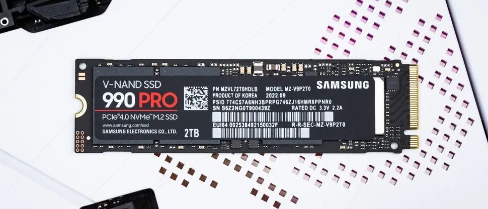 Non-functioning counterfeit Samsung 990 Pro SSDs are circulating in Europe — Despite convincing packaging, blue PCB easily gives away the dupe Non-functioning counterfeit Samsung 990 Pro SSDs are circulating in Europe — Despite convincing packaging, blue PCB easily gives away the dupe