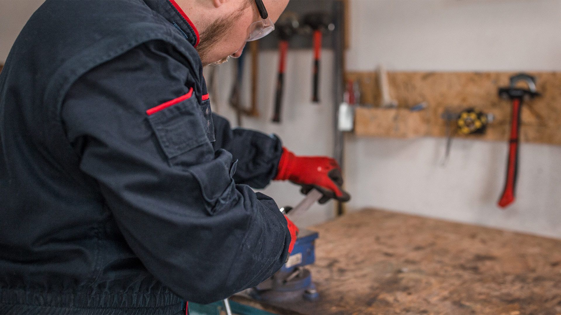 MacBook user explains why he files the sharp metal edges off his Apple laptops — unibody design facilitates a surprisingly deep roundover