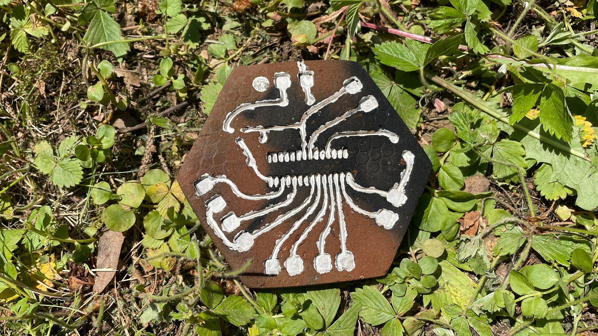 Hacktivists share a guide on making working electronics PCBs made from natural clay with prehistoric technique — ethical hardware tutorial explains how to find 