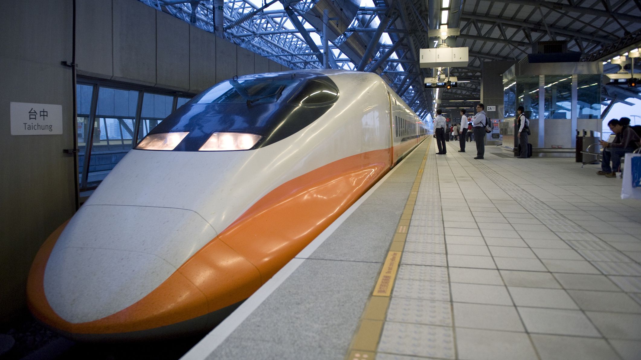 College student hacks Taiwan high-speed rail line with software defined radios, stopping four trains — 19 years without crypto key rotation ends in predictable 