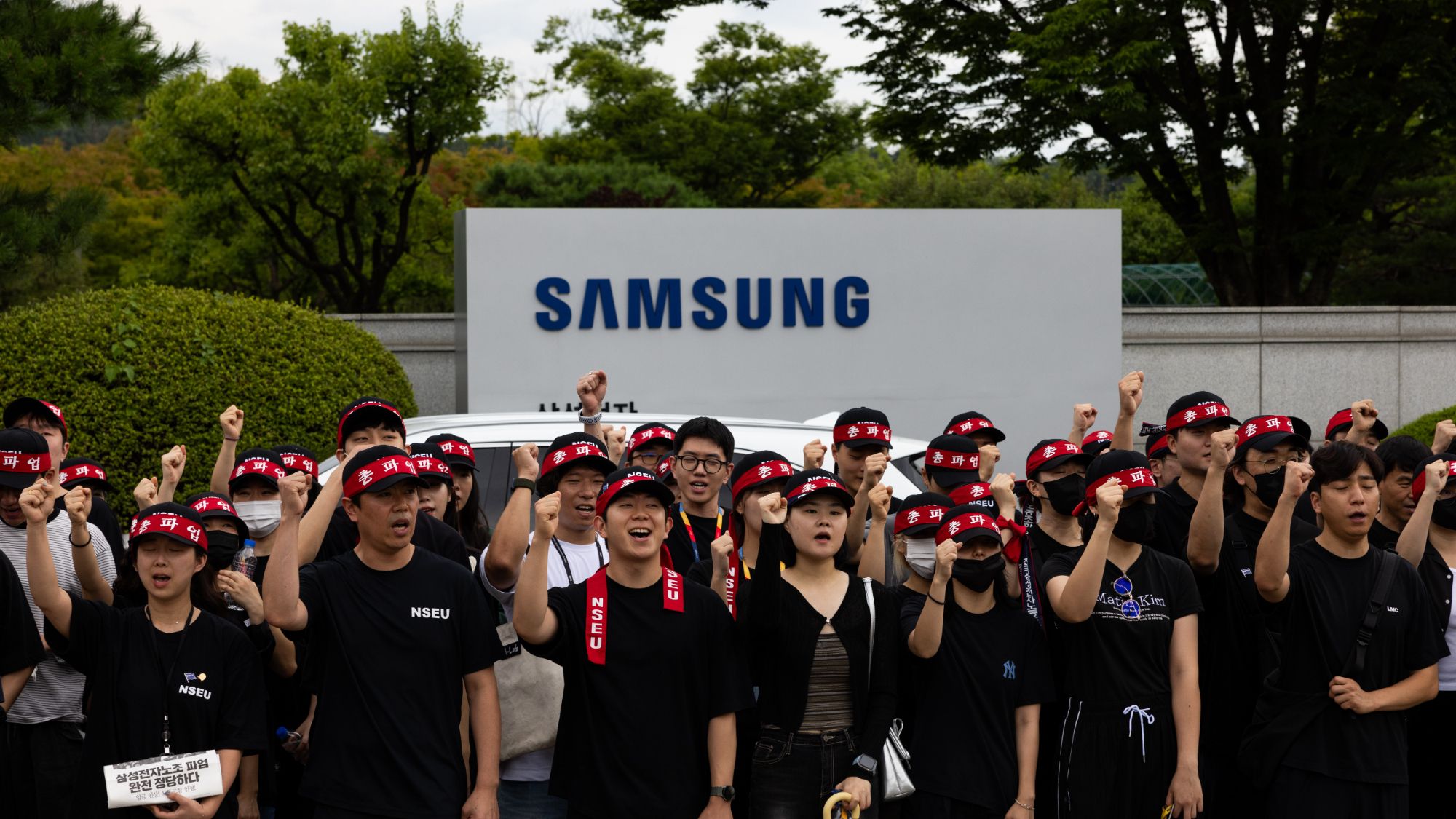 Samsung holds desperate final talks with union over 18-day chip factory strike that could cost $20 billion — government-mediated summit seeks to avert industria