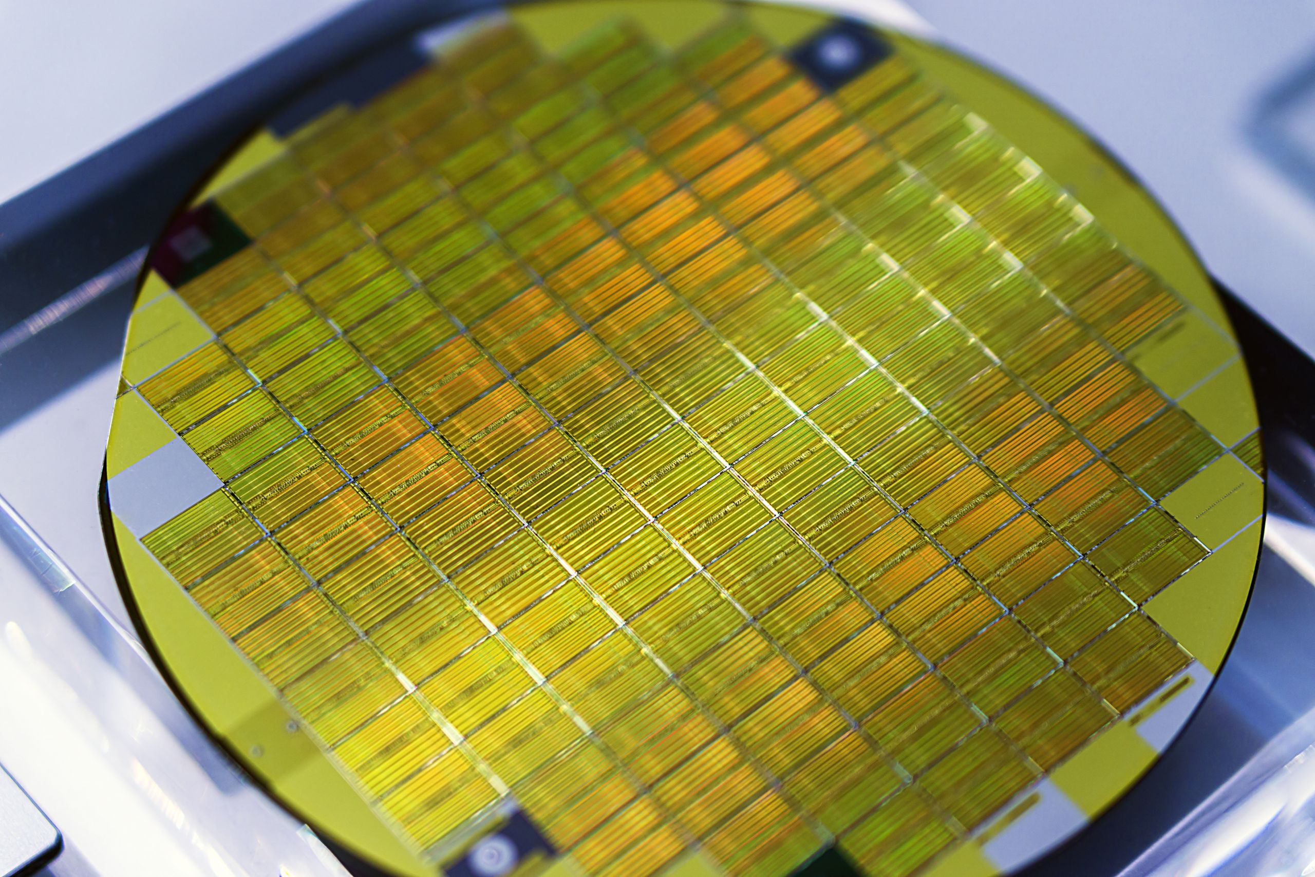 Scientists create electronic devices that function reliably at extreme temperatures from 500 degrees Celcuis to absolute zero — advanced semiconductor material 