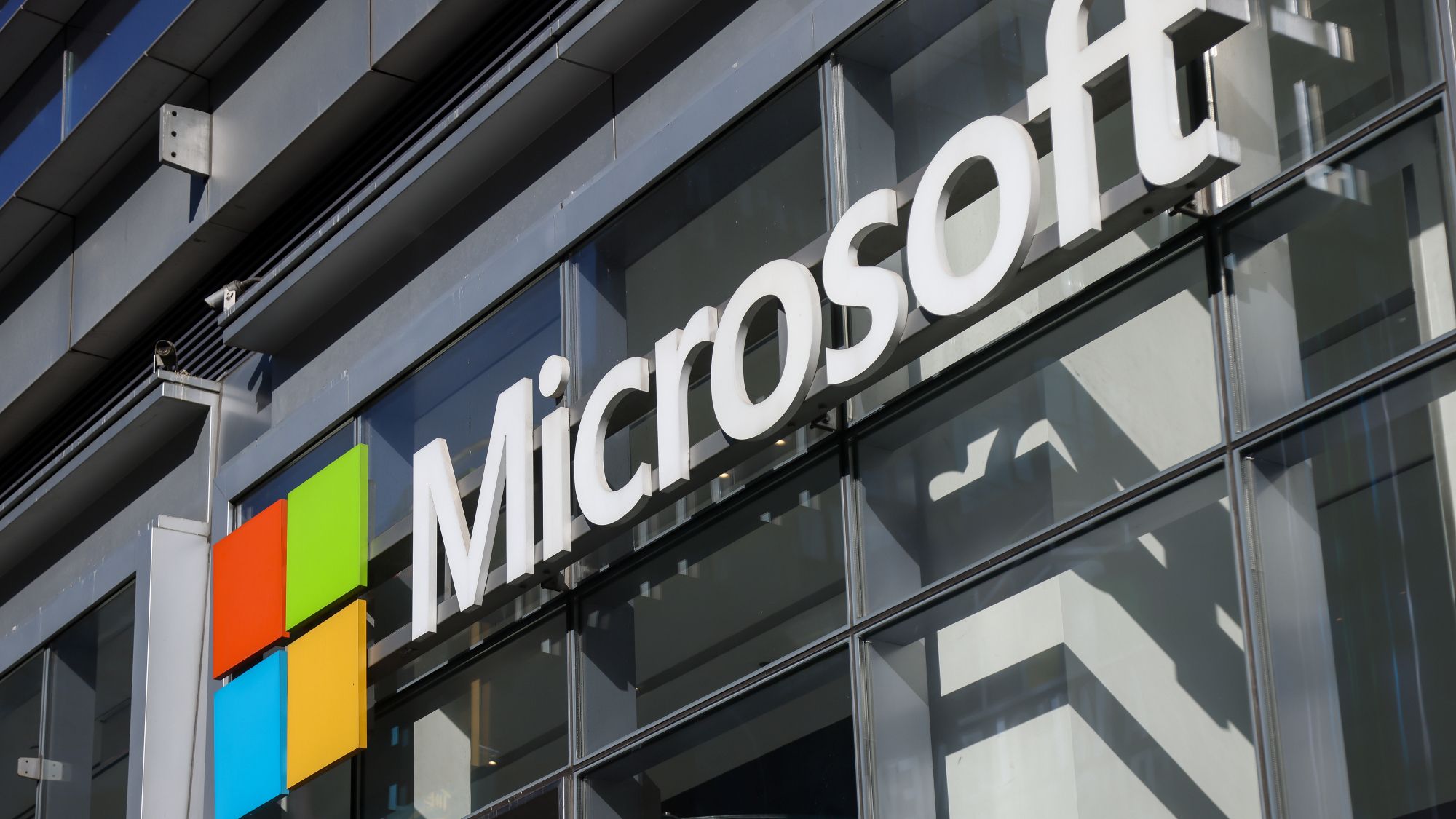 Google, Microsoft, Meta, and Amazon capex spending to hit $725 billion in 2026, up 77% from last year — analyst says bear thesis is 'garbage'