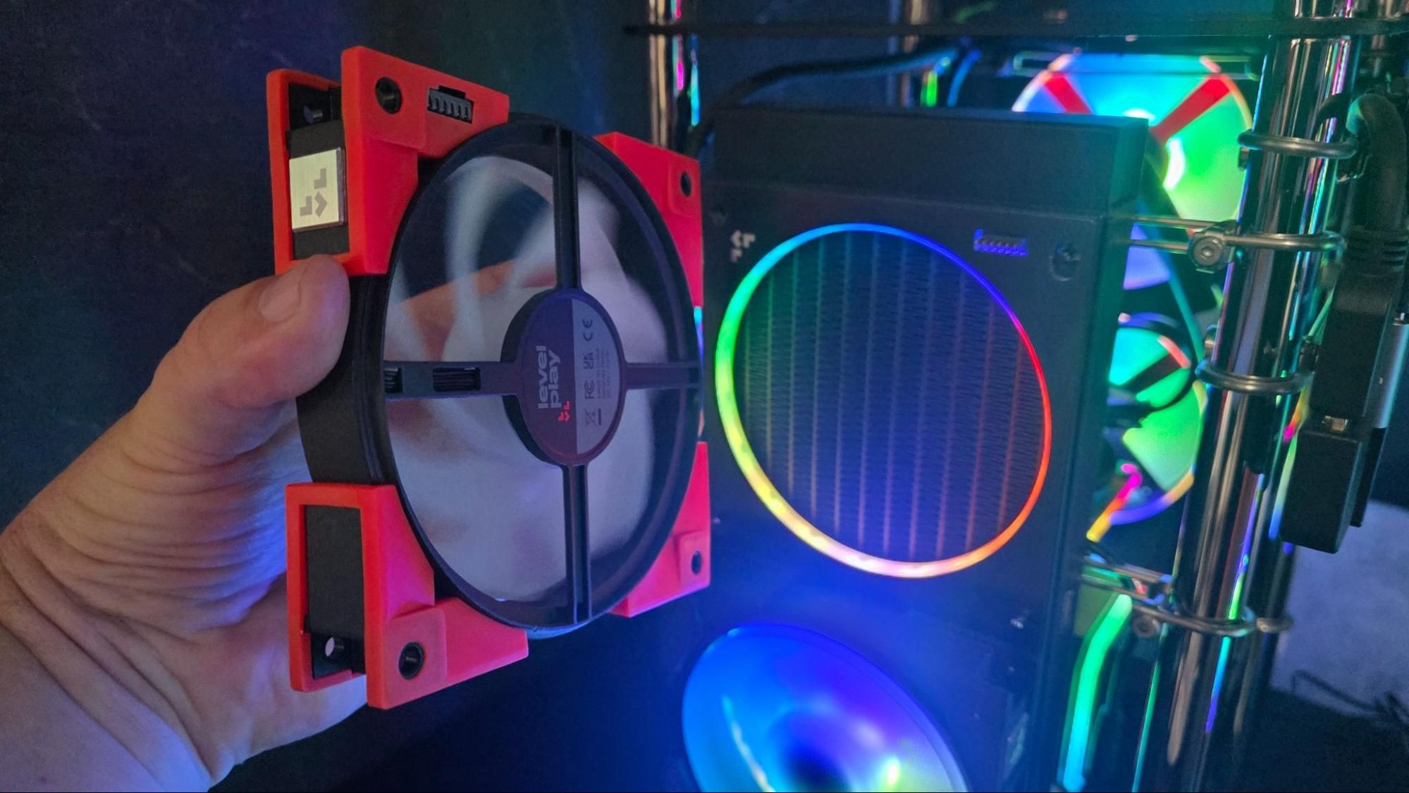 Levelplay shows off magnetically attached fans that are reversible, connect via pogo pins and USB-C – plus an AIO that trades a screen for a big knob