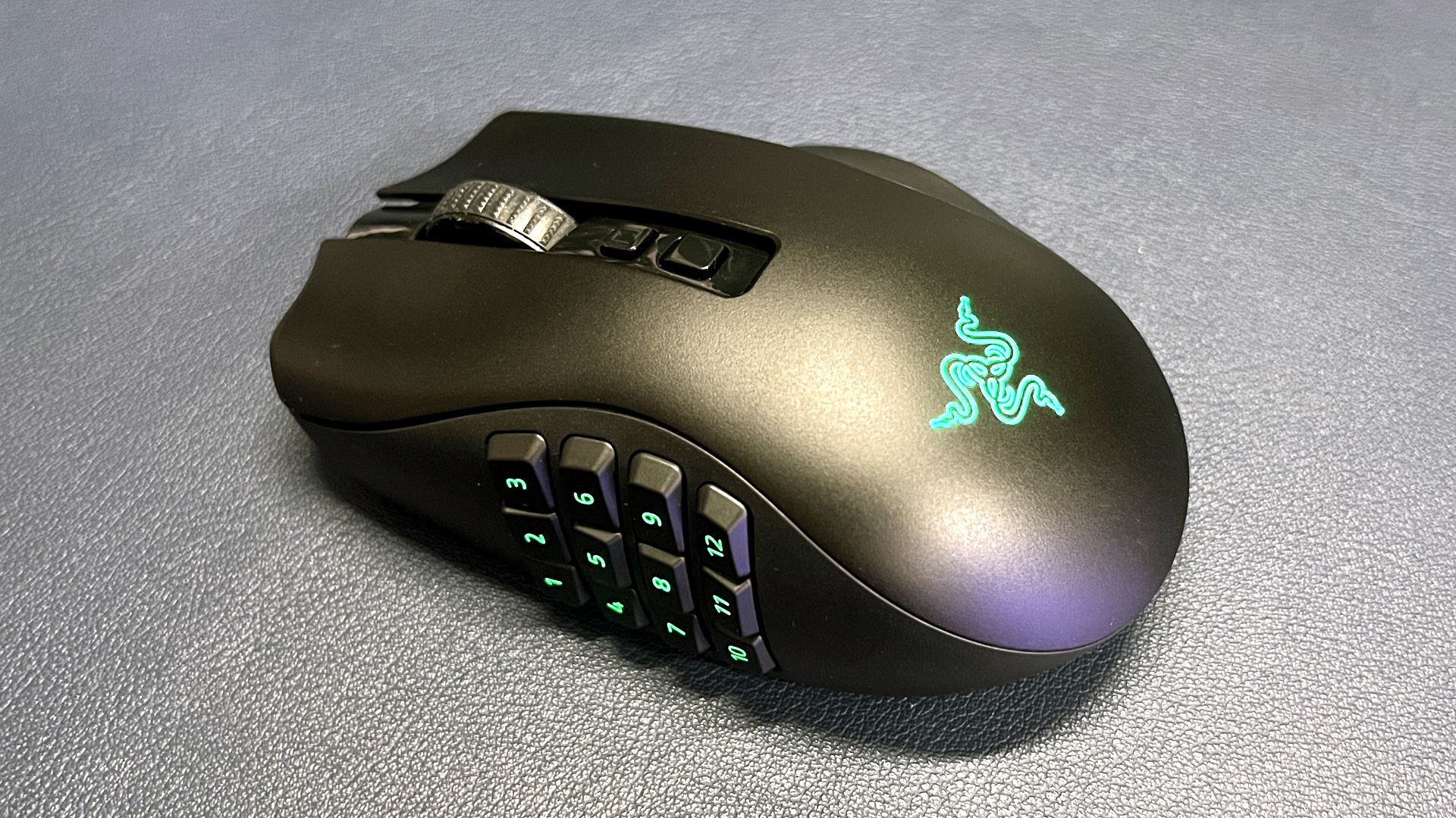 Telehealth doctor treats patients using Razer Naga gaming mouse — 12-button MMO thumb grid simplifies medical workflow, automates medical scripting Telehealth doctor treats patients using Razer Naga gaming mouse — 12-button MMO thumb grid simplifies medical workflow, automates medical scripting