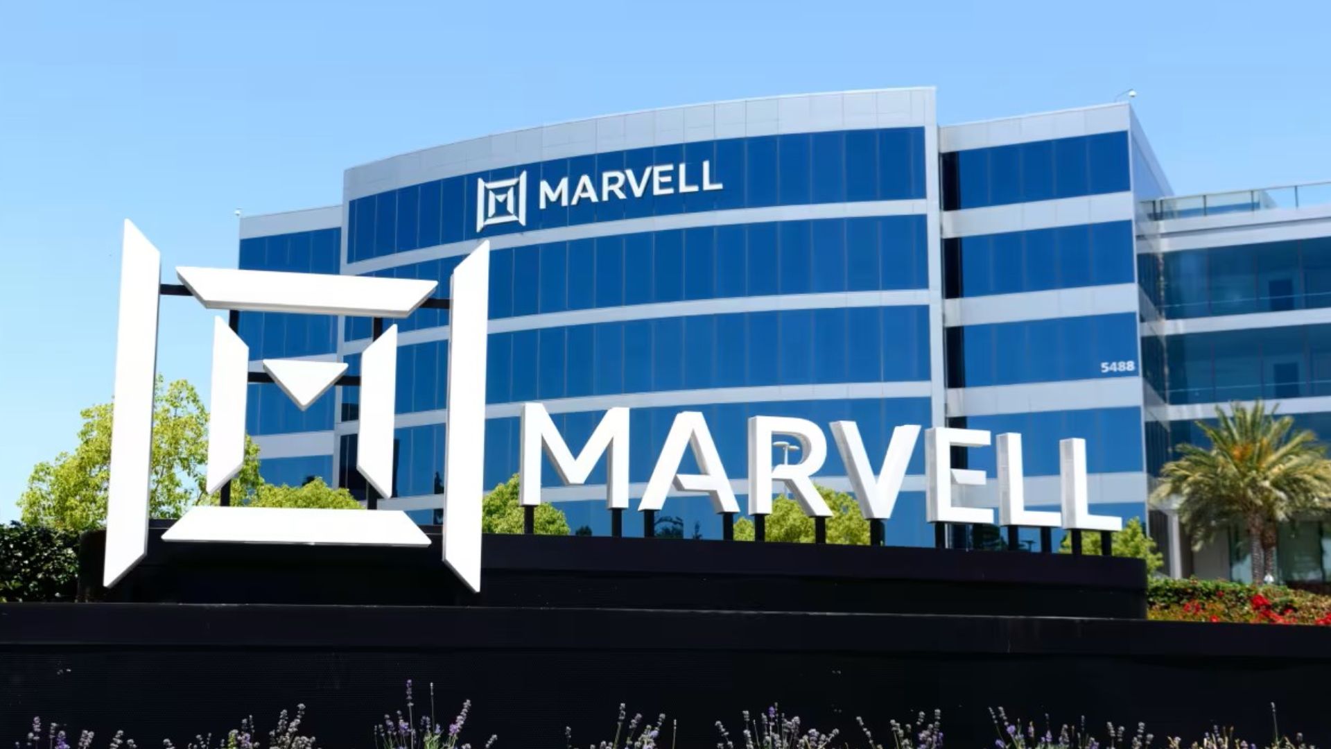 Marvell details vision of optically-interconnected data centers spanning across thousands of kilometers — new interconnects sampling later this year would allow Marvell details vision of optically-interconnected data centers spanning across thousands of kilometers — new interconnects sampling later this year would allow